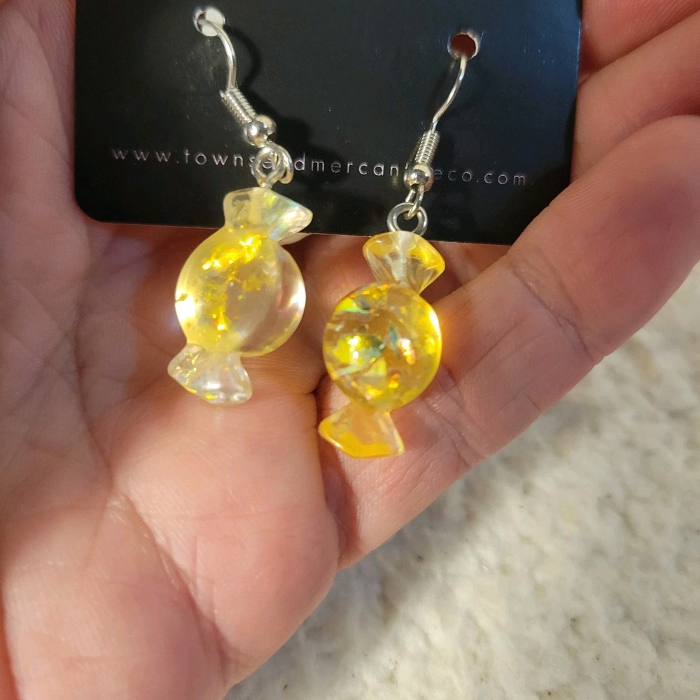 Townsend Mercantile Co‎ Yellow Candy Dangle Earrings Iridescent Acrylic Pierced - Picture 4 of 4